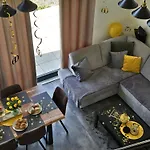 Pauchhuts *